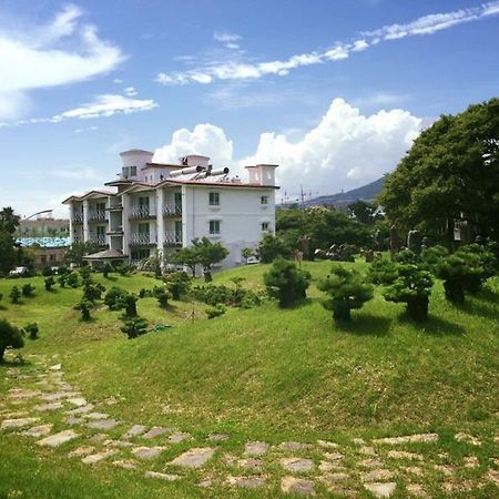 Jeju Land Pension Сеогвипо Екстериор снимка
