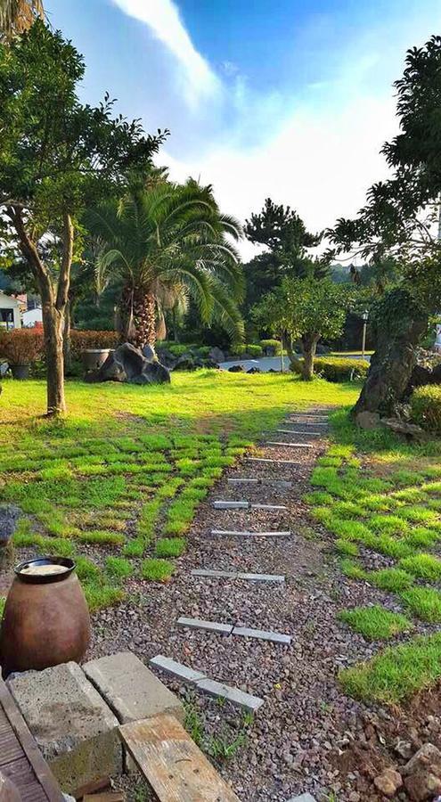 Jeju Land Pension Сеогвипо Екстериор снимка